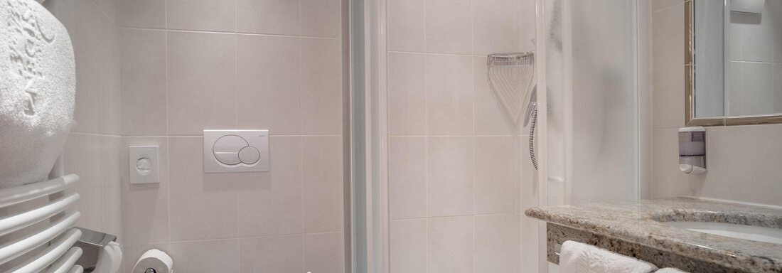 Badezimmer mit Dusche - Ferienwohnung de Luxe Alpenresidenz am Mühlbach - Obergurgl 