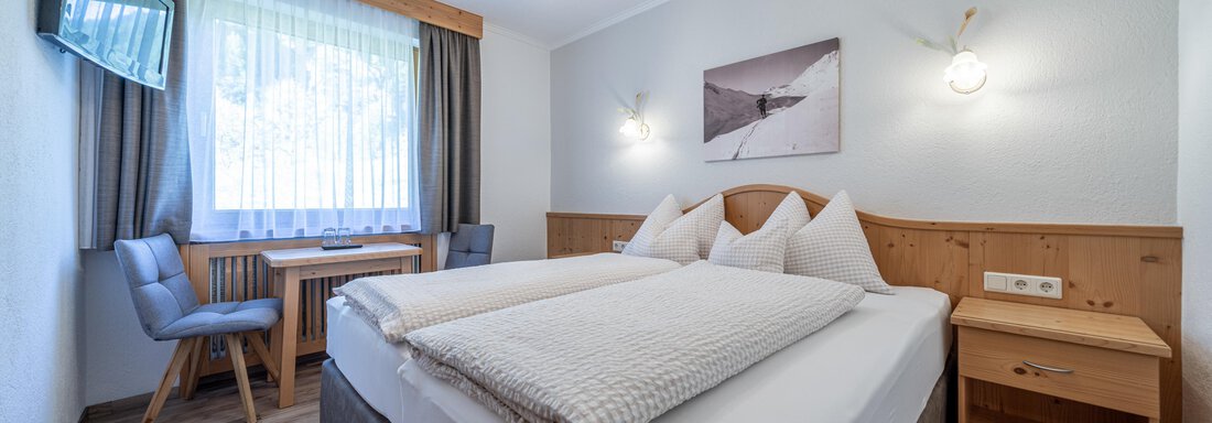 Doppelzimmer ohne Balkon - Pension Bergfrieden - Obergurgl 