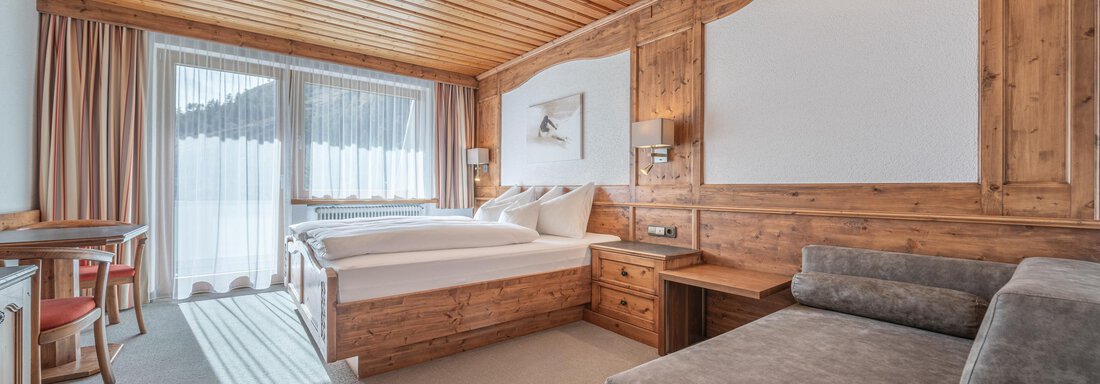 Komfortzimmer mit Südbalkon - Pension Bergfrieden - Obergurgl 