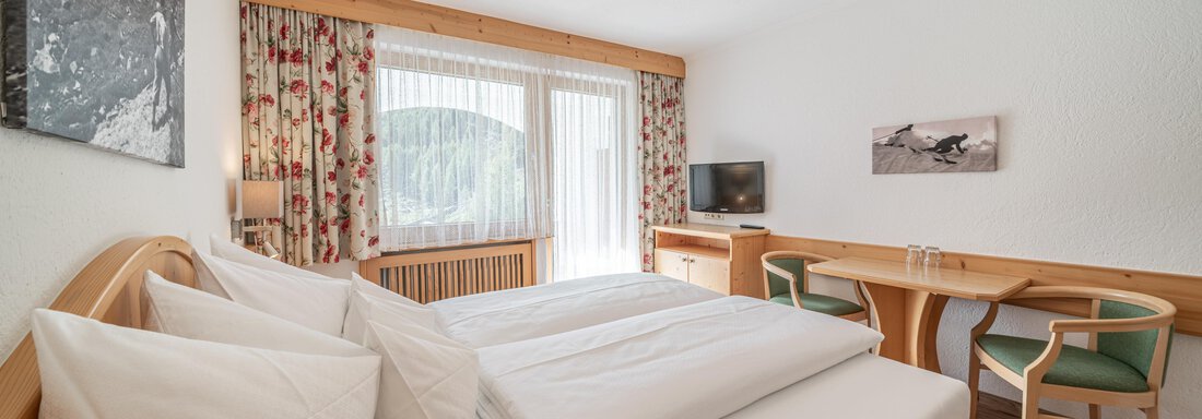 Doppelzimmer mit Südbalkon - Pension Bergfrieden - Obergurgl 