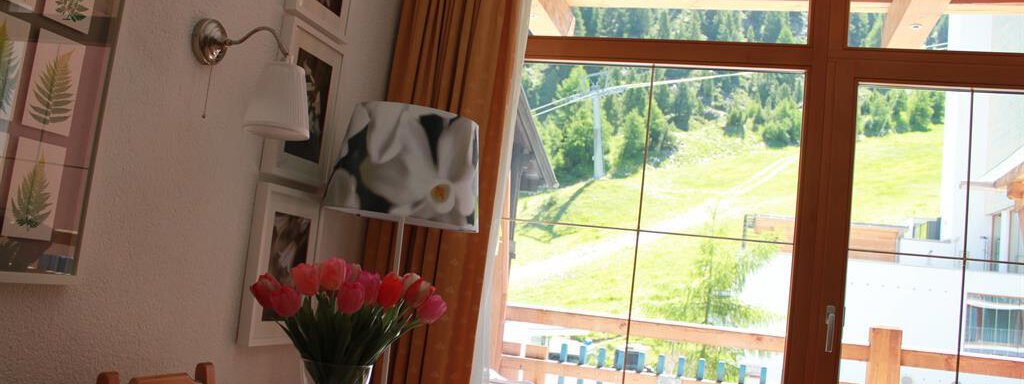 1_Appartement_Gurgl_Wohn_Schlafraum_Blick_Skipiste - Appartement "Gurgl" - Obergurgl 