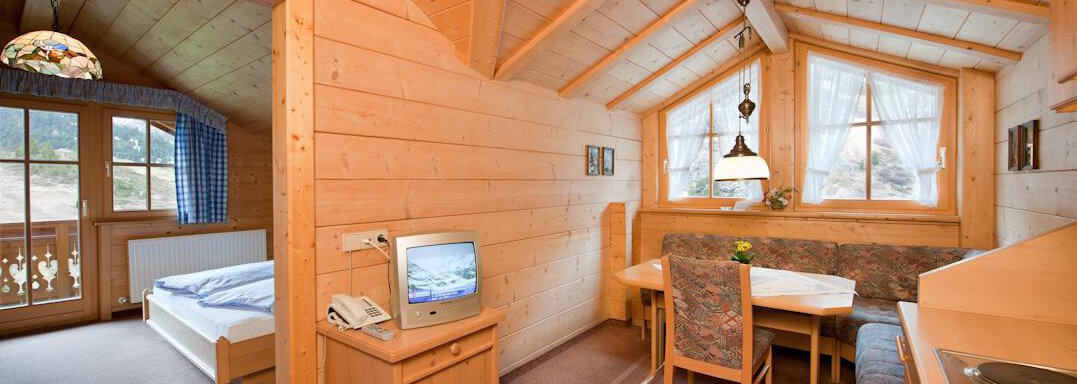 Küche mit Durchgang ins Schlafzimmer - Haus s`Hoamatl - Obergurgl 