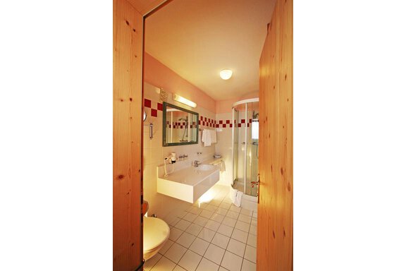 Badezimmer - Hotel Enzian & Appartementhotel Johannes - Obergurgl 